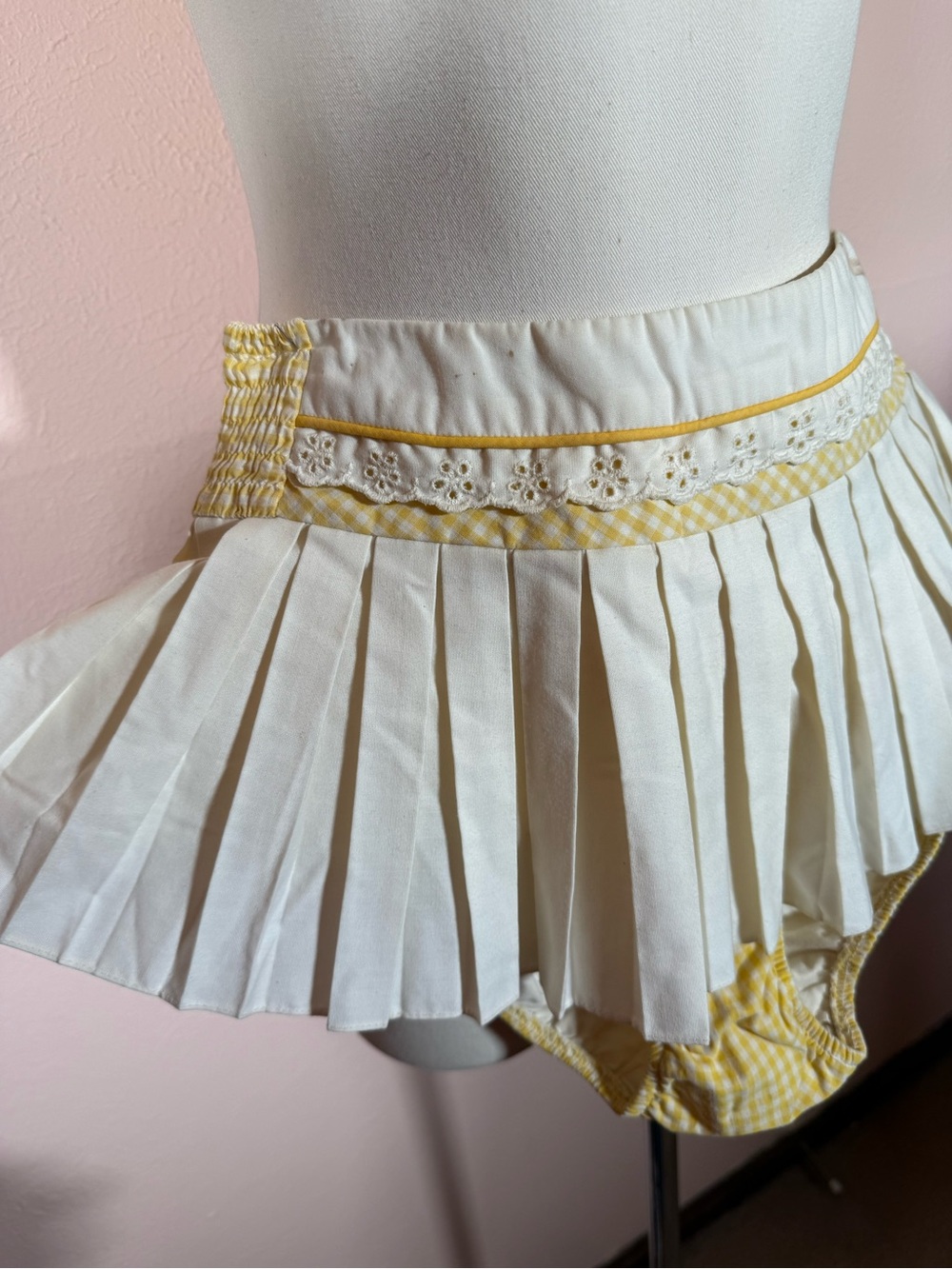 Vintage 1950’s yellow gingham Skirted two piece swimsuit Pinup girl Small - Picture 3 of 17